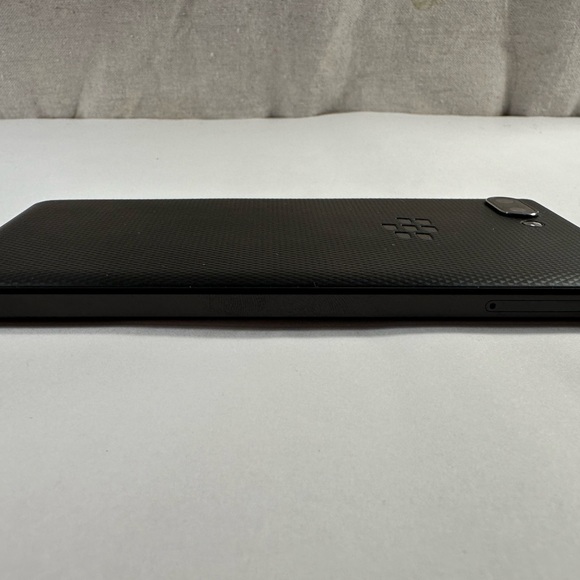 BlackBerry Key2 Unlocked - Picture 4 of 6